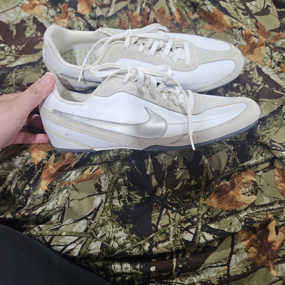 MAN Nike Vintage 2007 White and Gray Sneakers 9.5